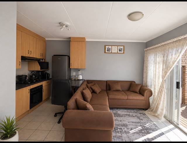 2 BEDROOM TOWNHOUSE FOR SALE IN STAALRUS